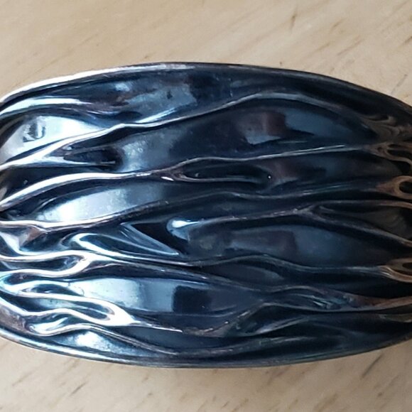 VINTAGE SILVER TONE BRUTERIST CRINKLED BRACELET - Picture 3 of 6